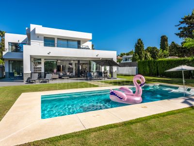 Villa in Beach Side New Golden Mile, Estepona