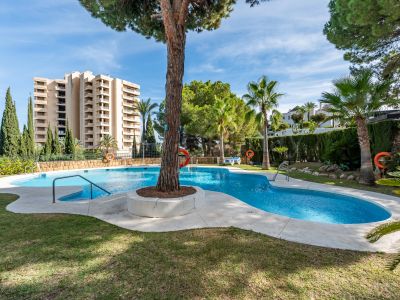 Apartamento en Rio Real, Marbella