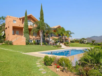 Villa in La Mairena, Marbella