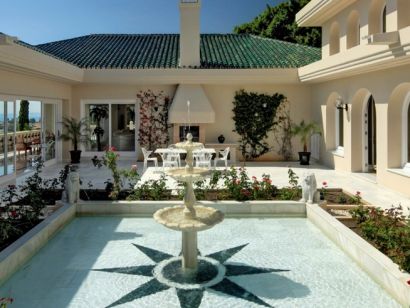 Villa for sale in Rio Real, Marbella East
