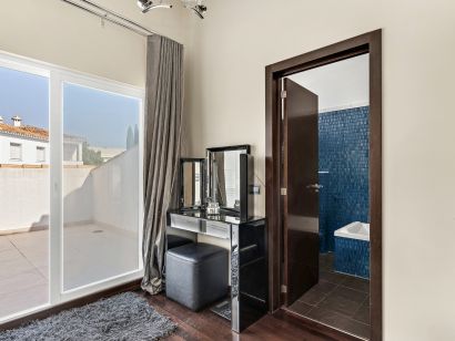 Villa for sale in Beach Side Golden Mile, Marbella Golden Mile