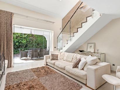 Villa for sale in Beach Side Golden Mile, Marbella Golden Mile