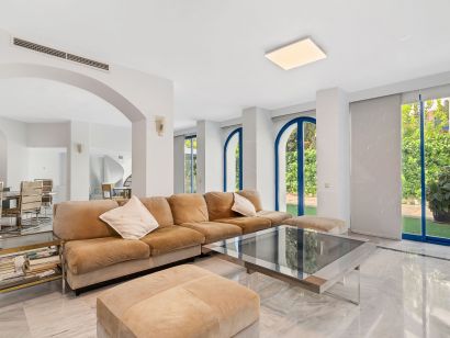 Apartment for sale in Beach Side Golden Mile, Marbella Golden Mile