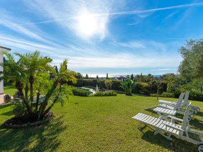 Villa for sale in Los Flamingos Golf, Benahavis