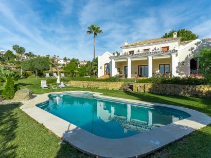 Villa for sale in Los Flamingos Golf, Benahavis