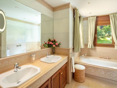 Villa for sale in Marbella Golden Mile