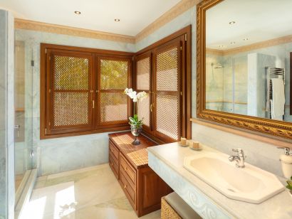 Villa for sale in Marbella Golden Mile
