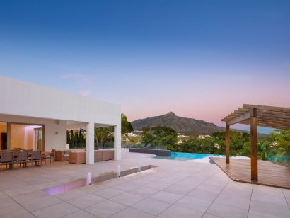 Villa for sale in Nueva Andalucia, Marbella