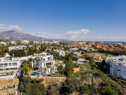 Villa for sale in La Alqueria, Benahavis