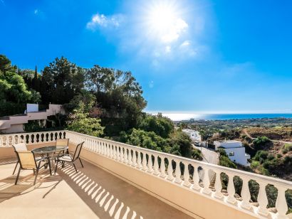 Villa for sale in El Rosario, Marbella East