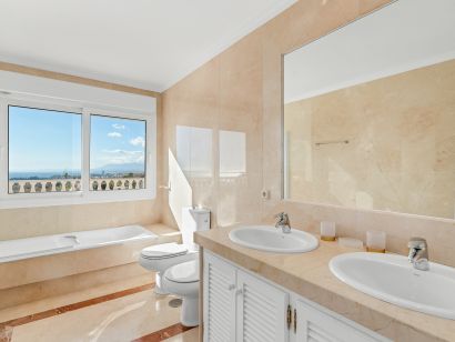 Villa for sale in El Rosario, Marbella East