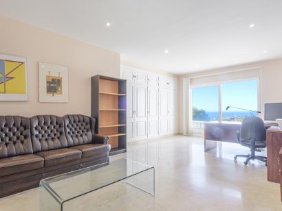 Villa for sale in El Rosario, Marbella East