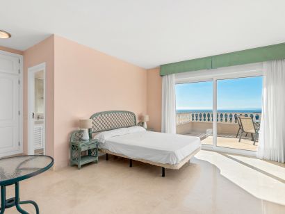 Villa for sale in El Rosario, Marbella East