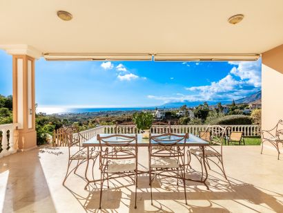 Villa for sale in El Rosario, Marbella East
