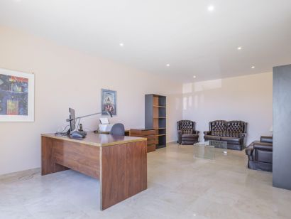 Villa for sale in El Rosario, Marbella East