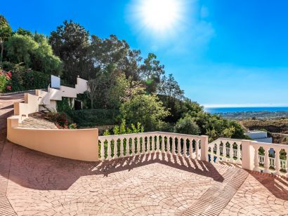 Villa for sale in El Rosario, Marbella East