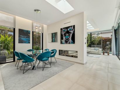Villa for sale in Beach Side Golden Mile, Marbella Golden Mile