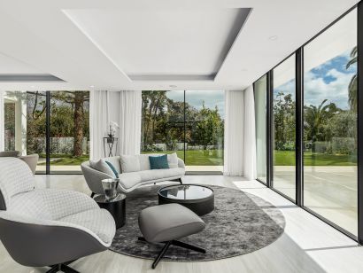 Villa for sale in Elviria, Marbella East