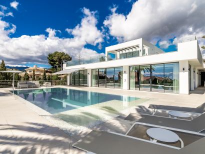 Villa for sale in Elviria, Marbella East