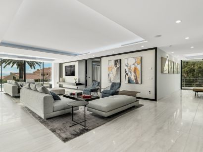 Villa for sale in Elviria, Marbella East