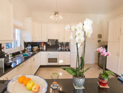 Villa for sale in Nueva Andalucia, Marbella