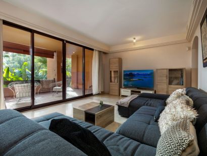 Apartment for sale in Puerto del Almendro, Benahavis