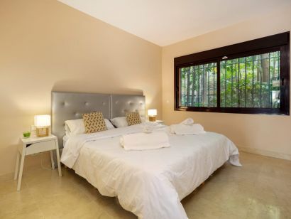 Apartment for sale in Puerto del Almendro, Benahavis