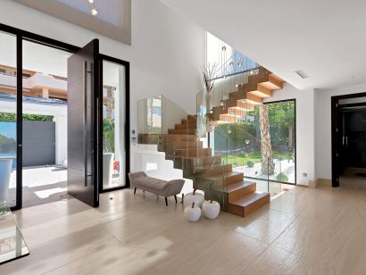 Villa for sale in La Alqueria, Benahavis