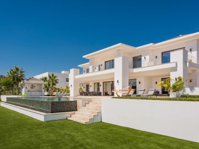 Villa for sale in La Alqueria, Benahavis