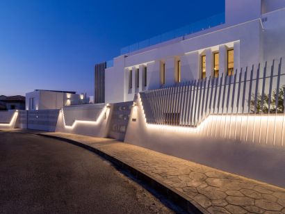 Villa for sale in Nueva Andalucia, Marbella