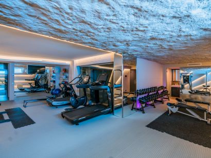 Villa for sale in Nueva Andalucia, Marbella