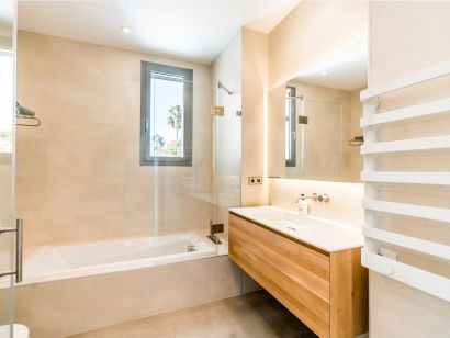 Villa for sale in Nueva Andalucia, Marbella