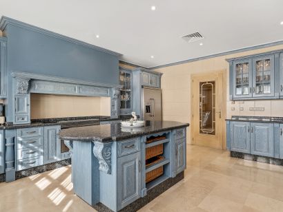 Villa for sale in Nagüeles, Marbella Golden Mile