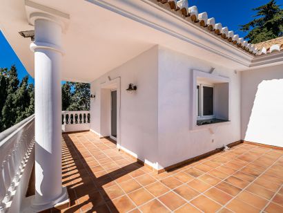 Villa a la venta en Cabopino, Marbella Este