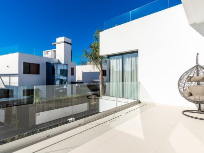 Villa for sale in Beach Side Golden Mile, Marbella Golden Mile