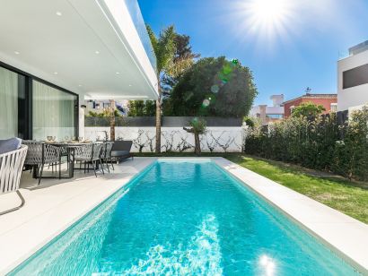 Villa for sale in Beach Side Golden Mile, Marbella Golden Mile