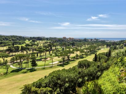 Penthouse for sale in Rio Real, Marbella East