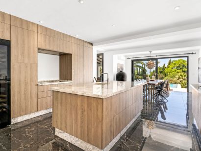 Villa for sale in Marbella Hill Club, Marbella Golden Mile
