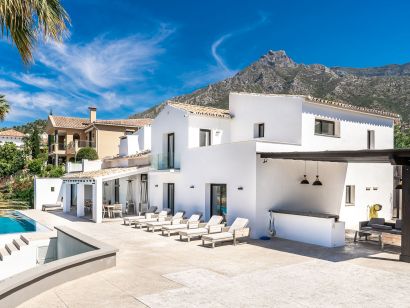 Villa for sale in Marbella Hill Club, Marbella Golden Mile