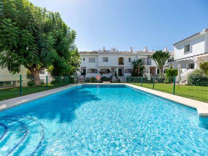 Town House for sale in San Javier, Nueva Andalucia
