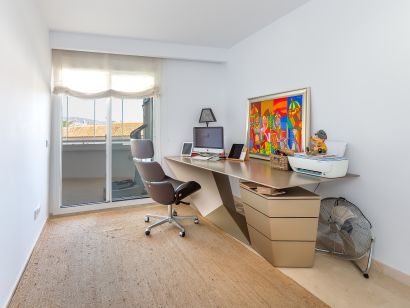Apartment for sale in Rio Real, Marbella East