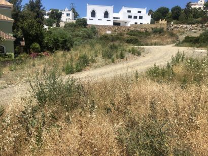 Plot for sale in Benahavis