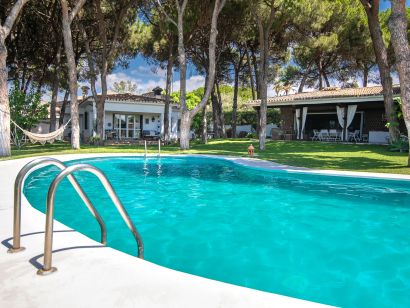 Villa for sale in Cabopino, Marbella East