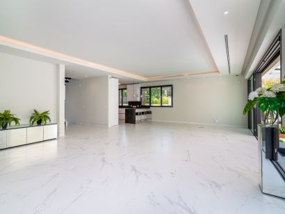 Villa for sale in Beach Side Golden Mile, Marbella Golden Mile
