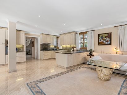 Villa for sale in Nueva Andalucia, Marbella