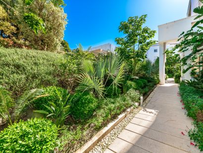 Apartamento a la venta en Nueva Andalucia, Marbella