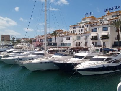 Apartamento a la venta en Nueva Andalucia, Marbella