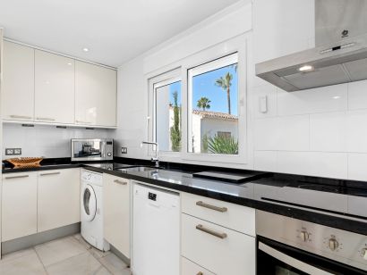 Villa for sale in El Rosario, Marbella East