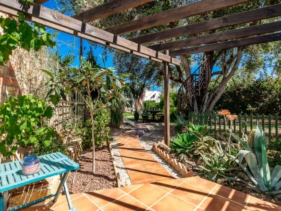 Villa for sale in El Rosario, Marbella East
