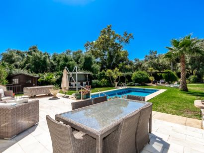 Villa for sale in El Rosario, Marbella East